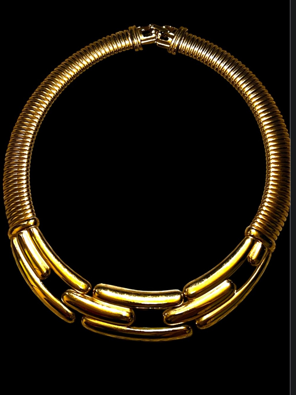 Vintage 1980’s Givenchy Gold-Tone Tubogas Omega Collar Necklace - Picture 2 of 12